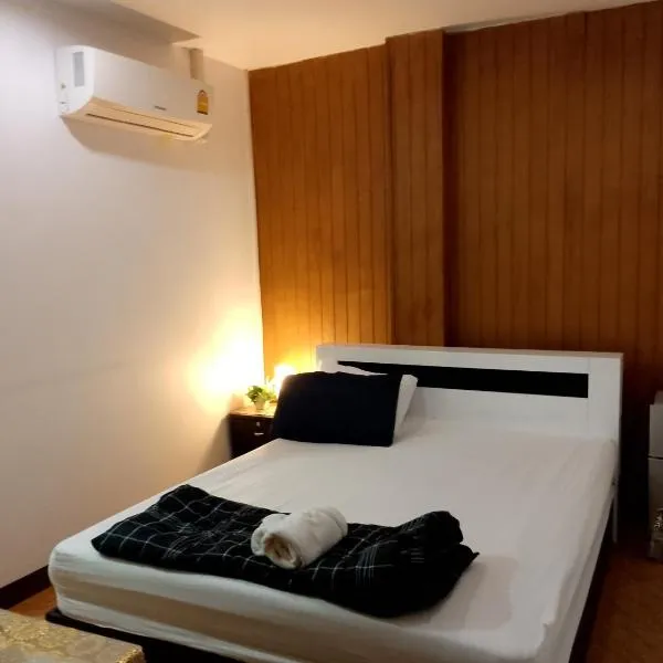 Lucky Guest house, hotel v destinaci Karon pláž