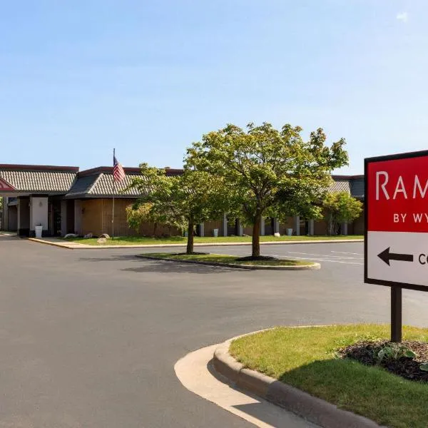 Ramada by Wyndham Alpena, hotel in Alpena