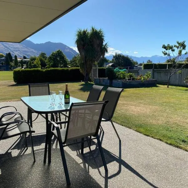 Lake Wānaka Retreat, Hotel in Wanaka