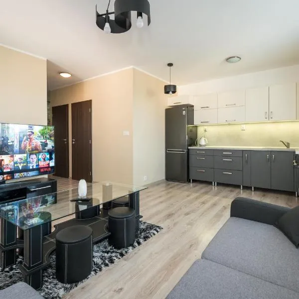 3 rooms Luxury apartment with private parking, hotel v destinaci Myslava