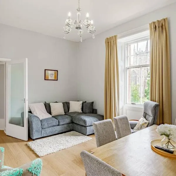 Spacious City Apt - Dunfermline, hotel in Fife