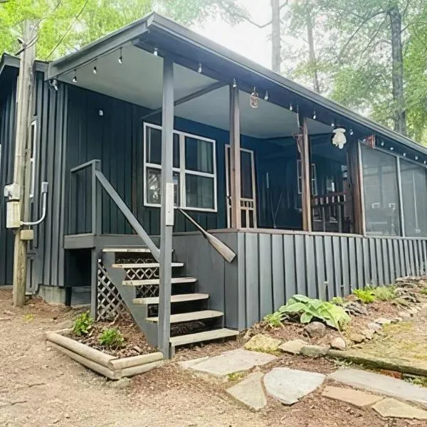 Cameron's Cottage at The Lake, hotel v destinaci Tallassee