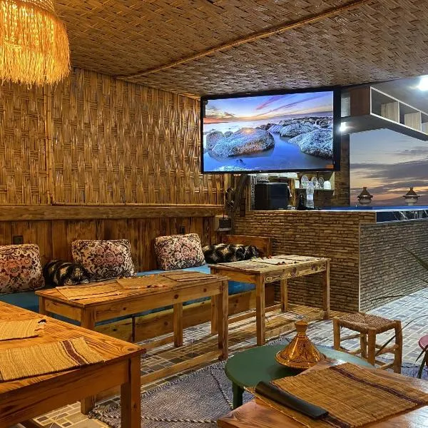 Diman Surf Hostel，塔姆拉赫特乌兹达尔的飯店