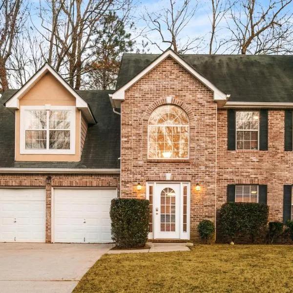 Fairington에 위치한 호텔 3BR Decatur Home - Sleeps 10 - Private Patio-Deck