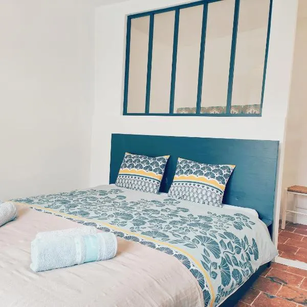 Maison La belle de Cadenet proche Lourmarin, hotel v destinaci Cadenet