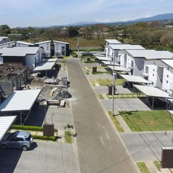 Apt 3BR,2BA, 4mi from SJO Airport, Pool,Gated, Gym, hotel en Alajuela