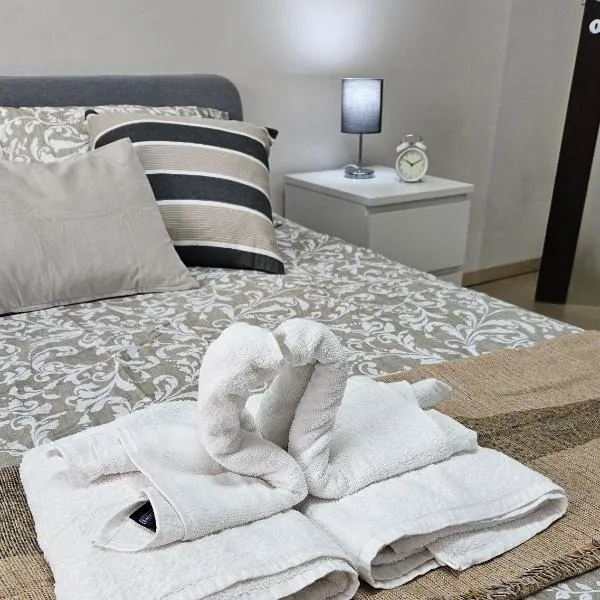 Family Apartment, Duomo 12 min Walk, 5 Guests, Near Covered PARKING