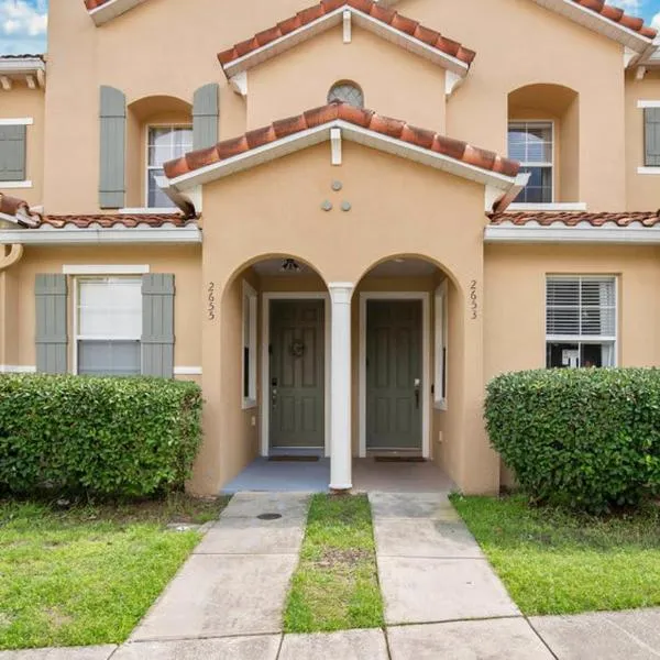 Family Friendly Townhome Near Attractions、オーランドのホテル