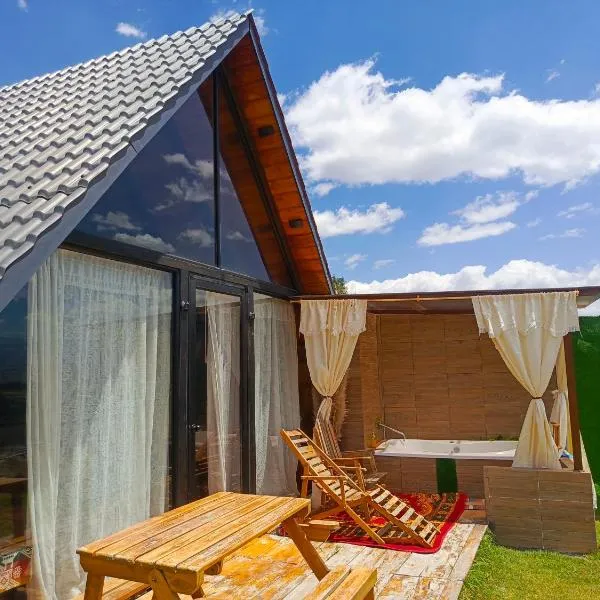 Alpina Glamping con jacuzzi en Latacunga, hotel v destinaci Saquisilí