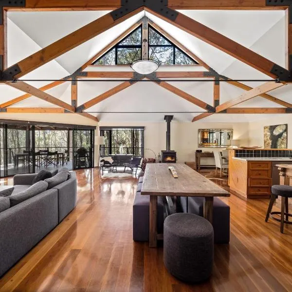 Calistoga Chalet - Luxury among the trees, hotel in Margaret River Town