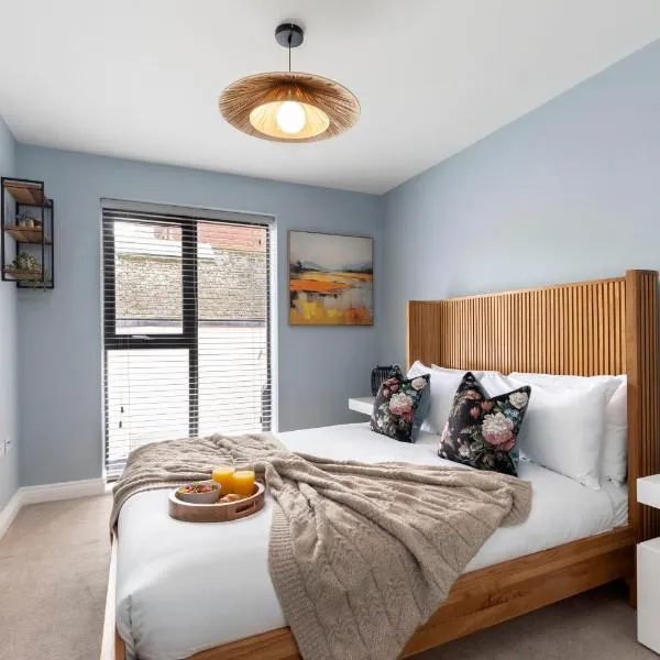 Elliot Oliver - Beautiful Two Bedroom Apartment With Parking in The Docks, hotel v destinaci Gloucester