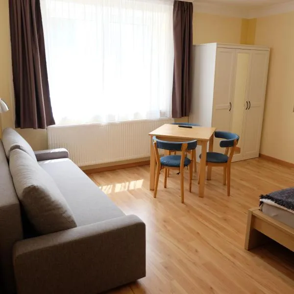 Petöfi Vendégház, hotel in Eger