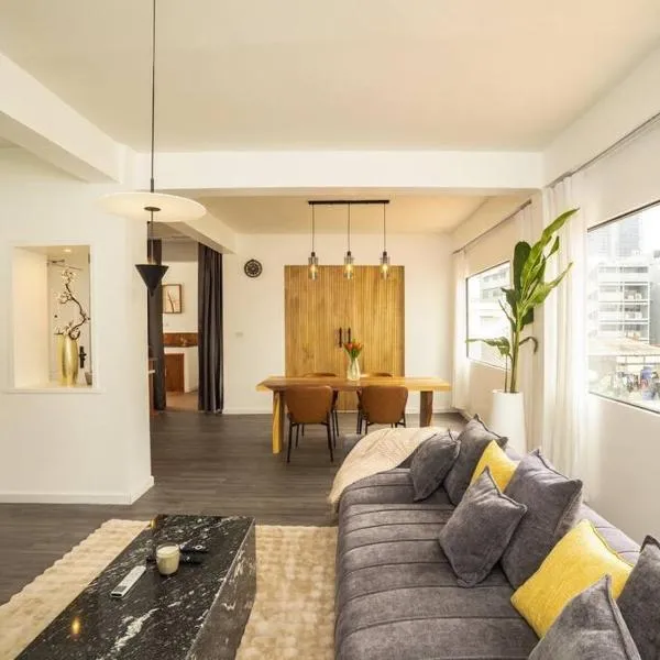 2-Bedroom Penthouse in the heart of Silom - 4A, hotel a Bang Rak