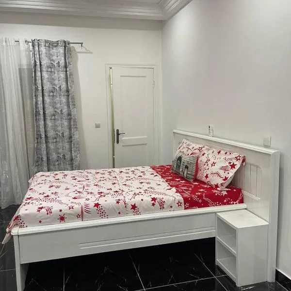 Studio Le Parisien, hotel in Pointe-Noire