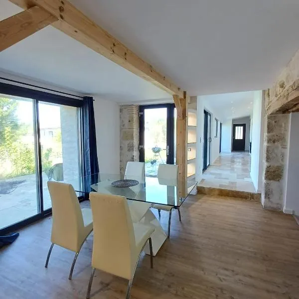 maison avec jardin 4 pers, 2 lits, billard, wifi, clim, hotel in Foulayronnes