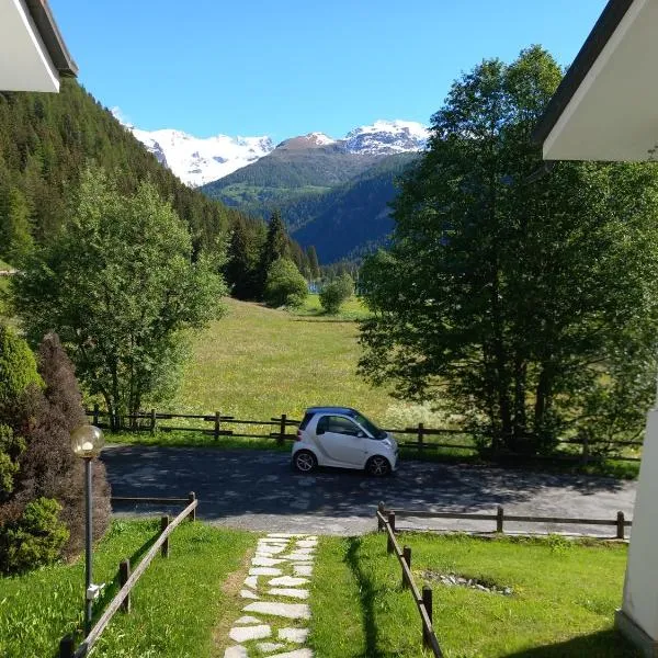 Chez Umbus, centrale e immerso nel verde, grande terrazzo, hotel v destinaci Champoluc