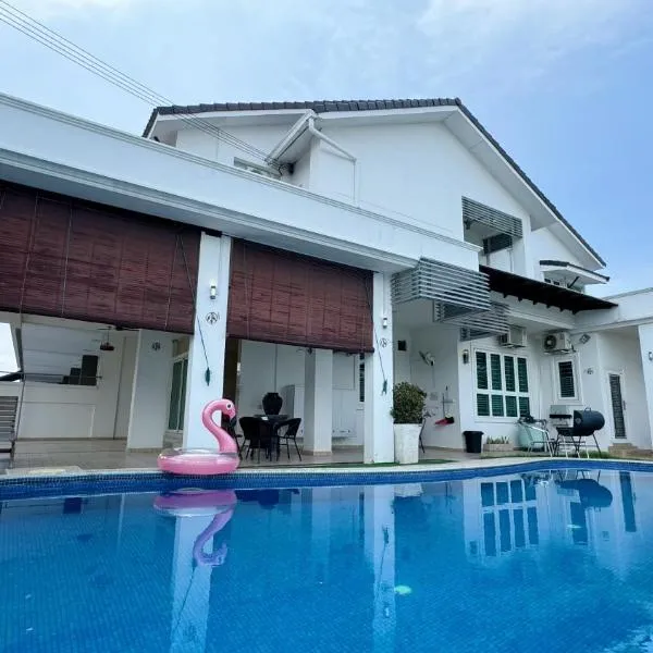 IPOH Seri Bougainvillea Luxe Villa with Private Splendid Poolll, hotel v destinaci Ipoh