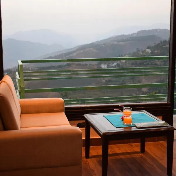 Himalayan Mountain and Valley View - Garden with bonefire - Ample Parking - Luxury Balcony rooms -by Aachman Stays!! Mashobra, hôtel à Shimla