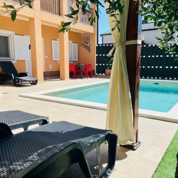 Boutique Apartment with Private Pool for Your Exclusive Use, hotel v destinaci Novigrad – Istrie