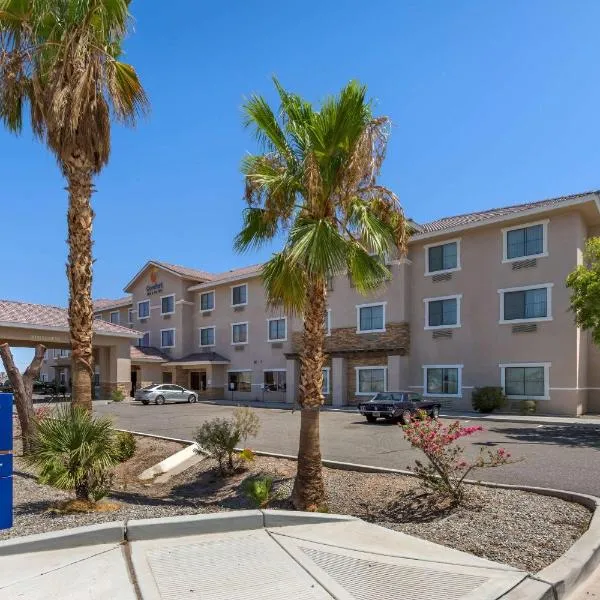 Comfort Inn and Suites Yuma I-8, hotel v destinaci Yuma