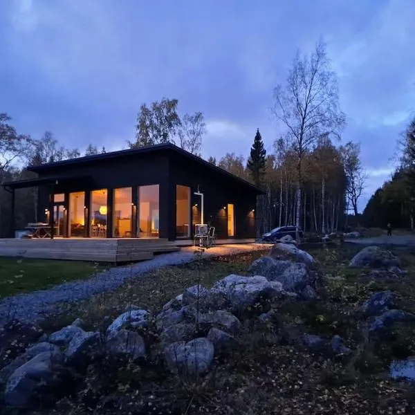 Modernia majoitusta luonnon keskellä, hotel v destinaci Söderuddland