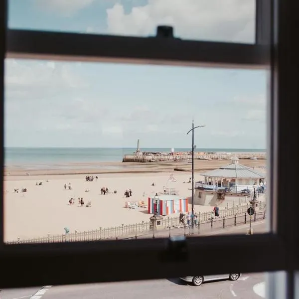 The Sunset Apartment - Margate Beach - By Goldex Coastal Breaks, hotel sa Margate