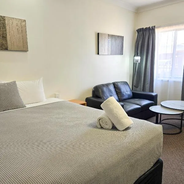 Ascot Lodge Motor Inn、キンガロイのホテル