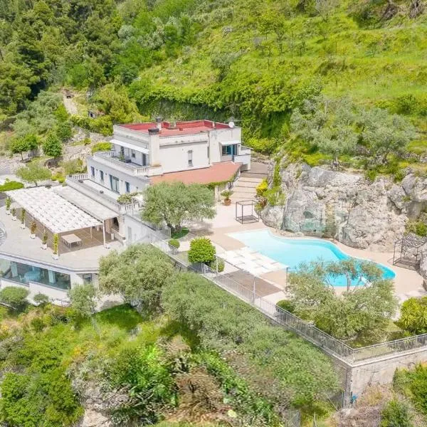 Il Saretto, hotel v destinaci Sarno