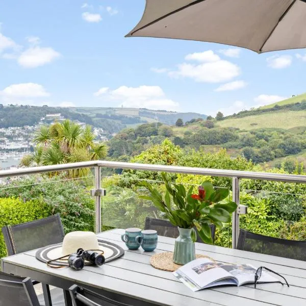 15 Churchfields - Bungalow with Estuary Views and Parking, hotel en Dartmouth