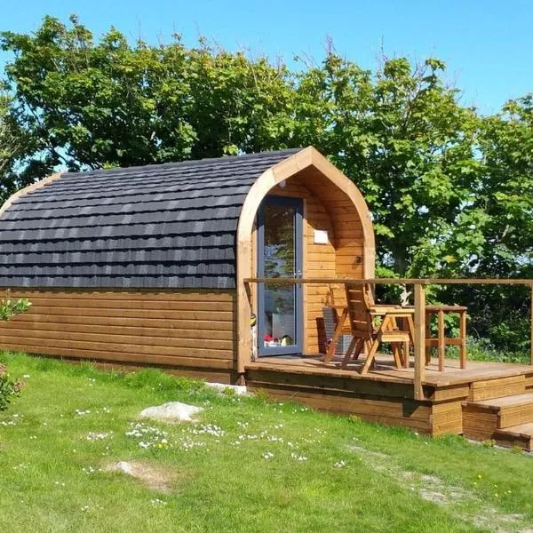 Sea and Mountain View Luxury Glamping Pods Heated、ホリーヘッドのホテル