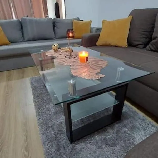 Ultra Central and Spacious with AC and Balcony, hotel v destinaci Iaşi