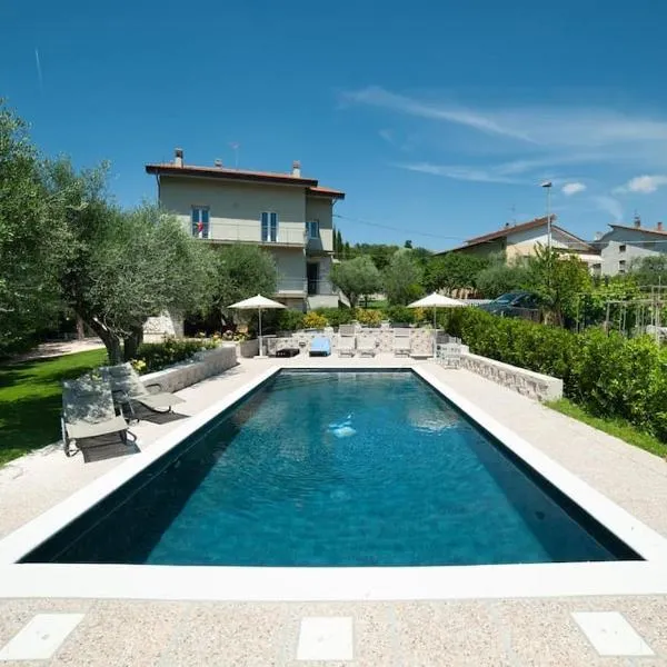 La casa di Giulio e Lina، فندق في فوسومبرون