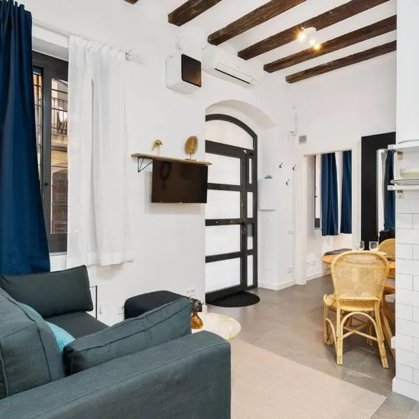 Lodging Apartments Almirall Beach B2, hotel a Barcellona