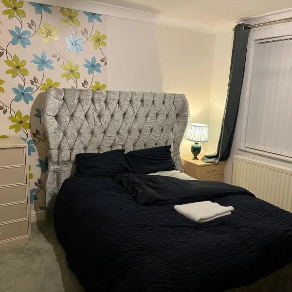 Jakes en suite room near James cook, hotel v destinaci Middlesbrough