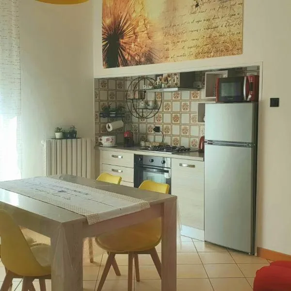 ᑢᗩSᗩ ᘻᗩᖴᗩᒪᗪᗩ zona stazione - teatro - centro con parcheggio interno, hotel v destinácii Imola