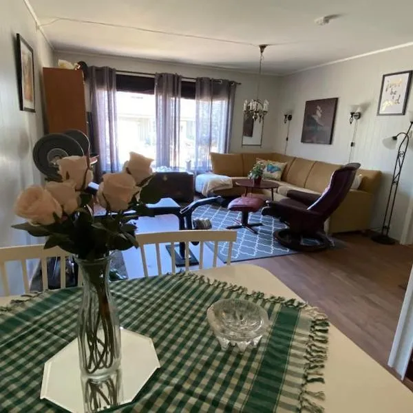 Cozy apartment near city center and nature, hotel v destinaci Kristiansund