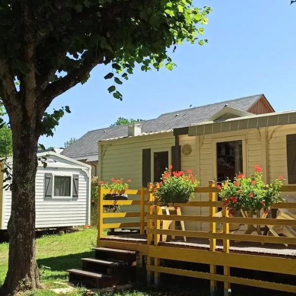 Camping LES VIGNES, hotel v destinaci Castillon-en-Couserans