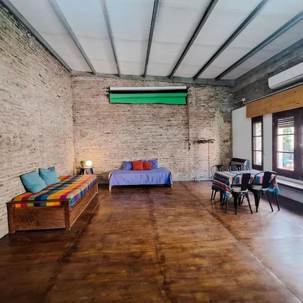 Loft amplio y luminoso con cochera, hotel v destinaci Rosario