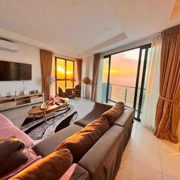 24'HR CHECK IN H'FLOOR SARADISE MERRITON RESIDENCY KUCHING LUXURY BALCONY FACING AIRPORT 3R2B-2Cpark, hotel in Kuching