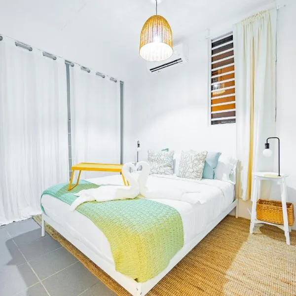Oceanview Escape Private Pool Villa, hotell i Arecibo