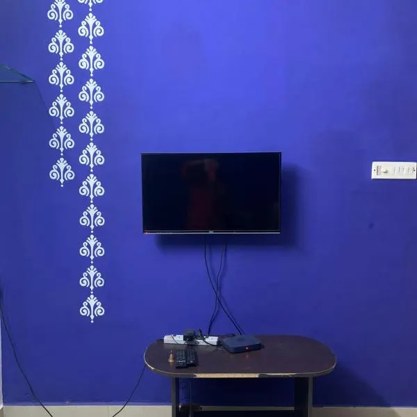 Spacious 2BHK in Velachery, with aircons, equipped kitchen, car park, WiFi and other utilities, hotel v destinaci Čennaí