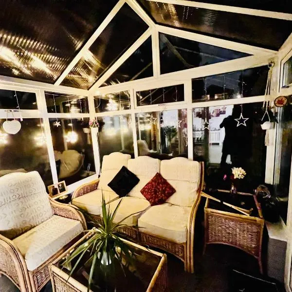 Luxury room near train station and city centre, hotel in Stivichall
