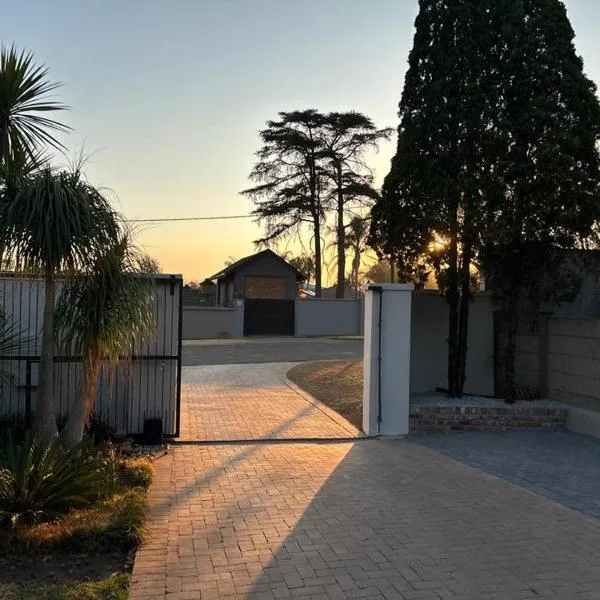 Haus Eleven, hotel v destinaci Piet Retief