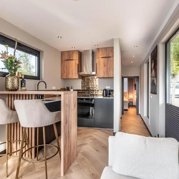 Luxury Watervilla Near Amsterdam And Schiphol, hotel in Aalsmeer
