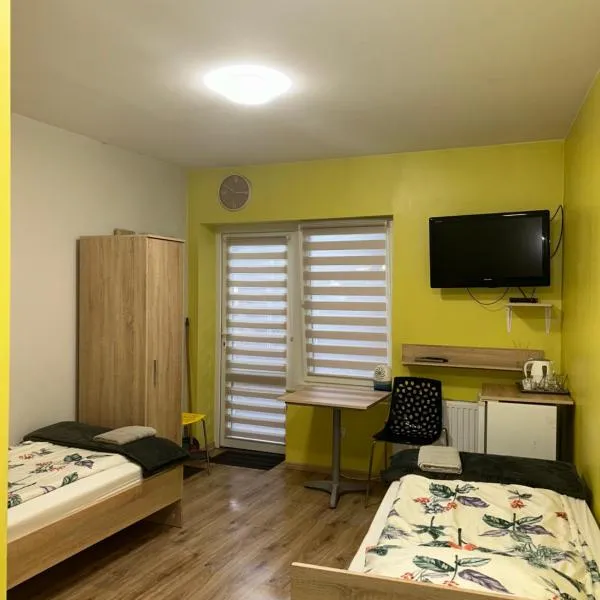 Noclegi Julia pokoje 1-3 parter Chodkiewicza śniadanie kontynentalne, hotel v destinaci Kielce
