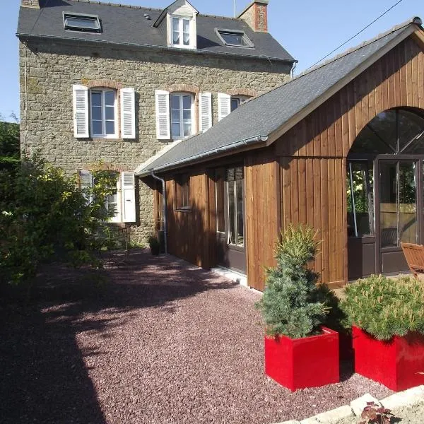 Chambres d'hôtes Le Clos d'Enhaut, ξενοδοχείο στη Ντινάρ