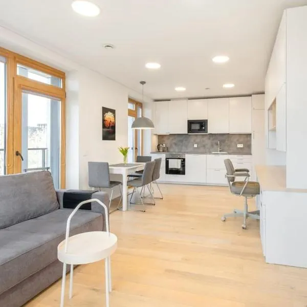 Apartment with balcony and castle view by URBAN RENT, hotel din Vilnius