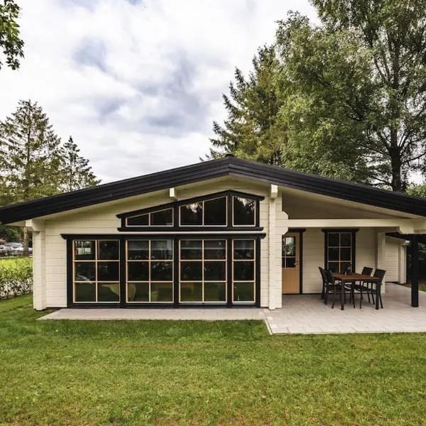 Houten chalet 'De Blokhut', hotel v destinaci Voorthuizen
