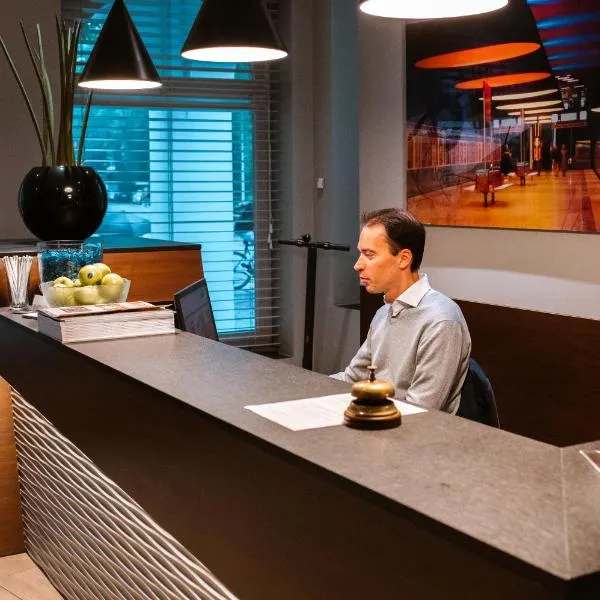 فندق سكوار، فندق في كورتريك