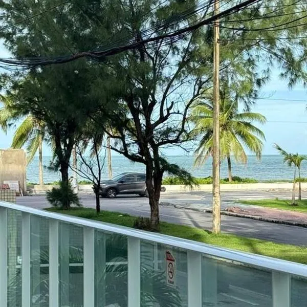 Flat com sacada na quadra do mar、カベデロのホテル